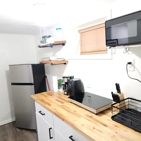 Lovely Private 2 Bedroom Suite Near Ewr/Nyc Newark Exterior photo