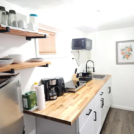 Lovely Private 2 Bedroom Suite Near Ewr/Nyc Newark Exterior photo